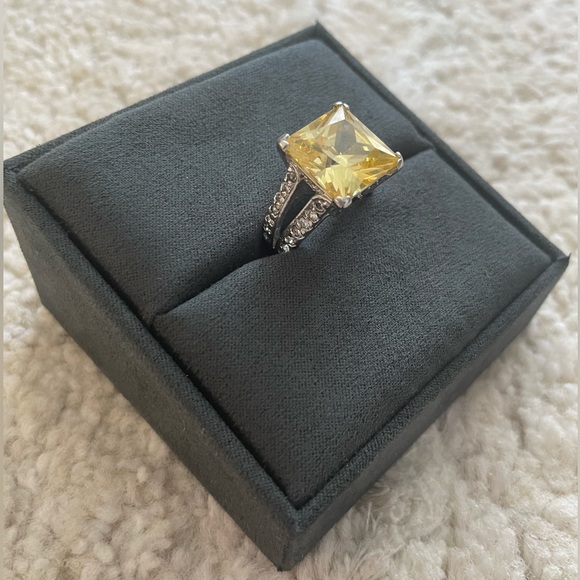Italo Jewelry Jewelry - 🛒 LAST CALL‼️ Citrine Stone Promise Ring